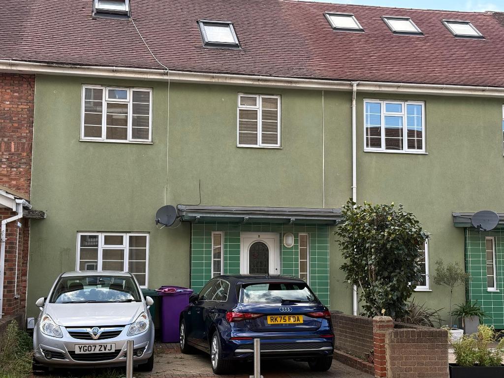 5 Bedroom Terraced to Rent in London, E14 7QY