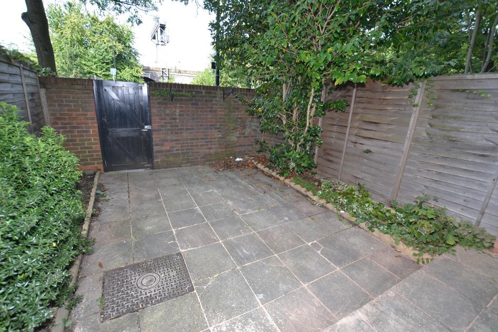 1 Bedroom Flat Share to Rent in London, E3 4AS