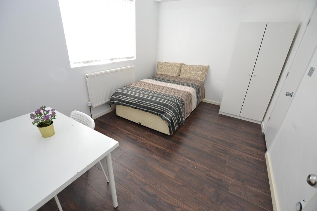 6 Bedroom Terraced to Rent in London, E14 7TH