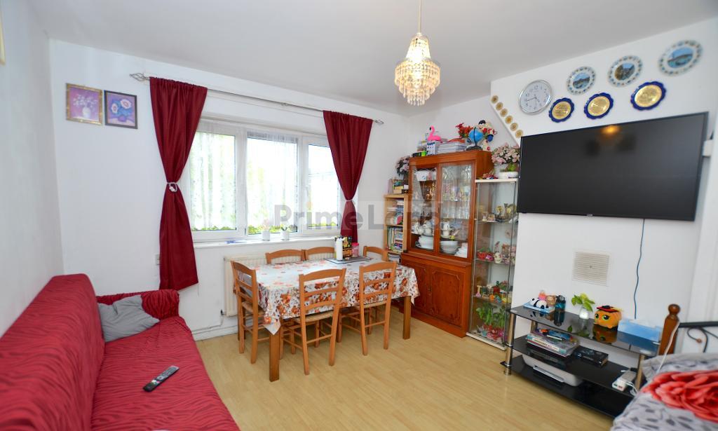 2 Bedroom Flat for Sale in London, E2 0JY
