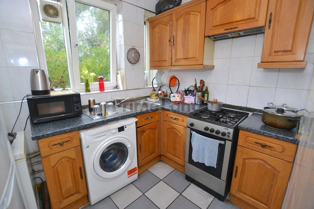 2 Bedroom Flat for Sale in London, E2 0JY