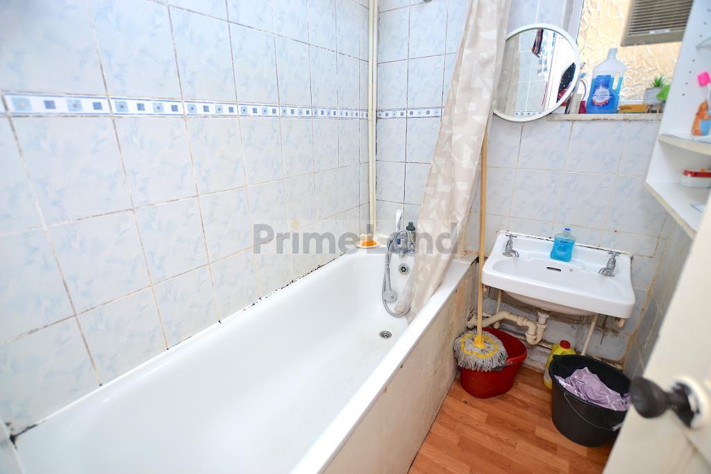 2 Bedroom Flat for Sale in London, E2 0JY