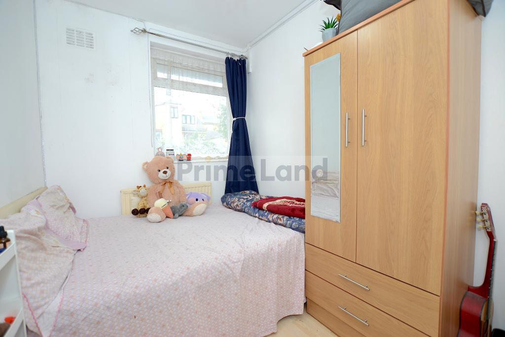 2 Bedroom Flat for Sale in London, E2 0JY