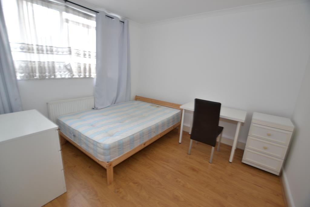 1 Bedroom Flat Share to Rent in London, E2 0HT
