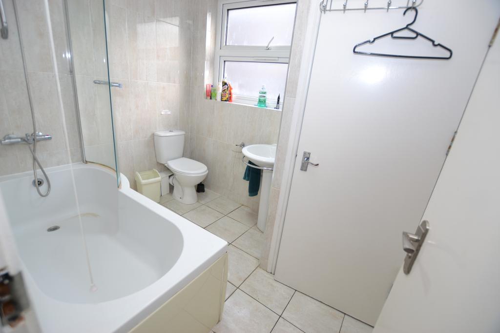 1 Bedroom Flat Share to Rent in London, E2 0HT