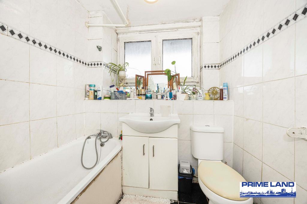 2 Bedroom Flat for Sale in London, E6 3PT