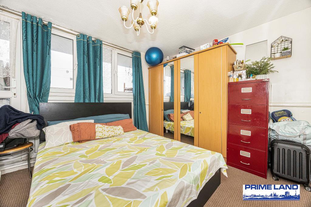 2 Bedroom Flat for Sale in London, E6 3PT