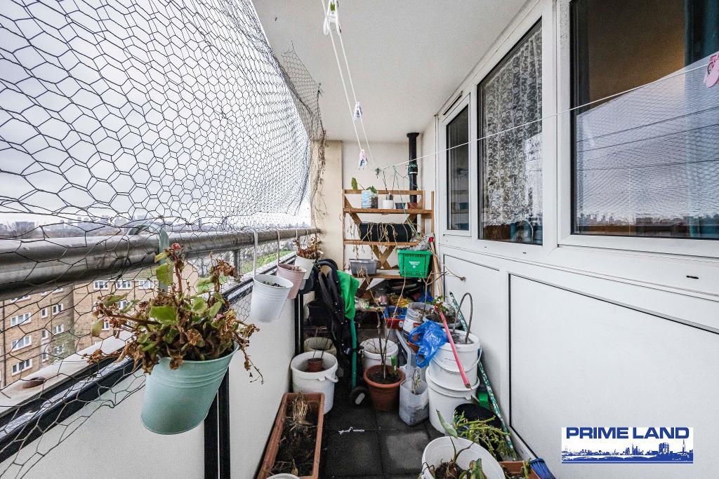 2 Bedroom Flat for Sale in London, E6 3PT