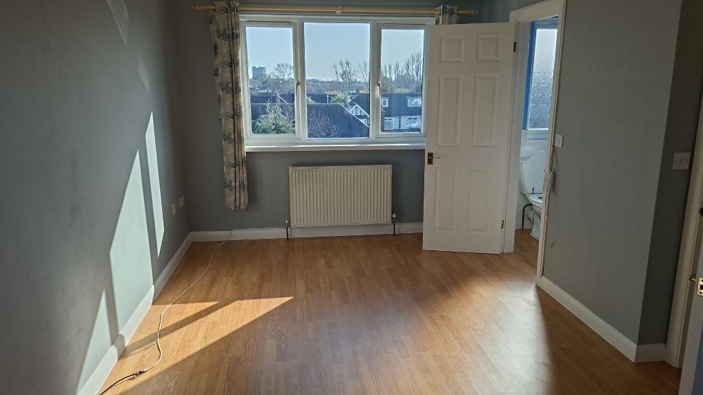 4 Bedroom Detached to Rent in Chadwell Heath, RM6 5BH