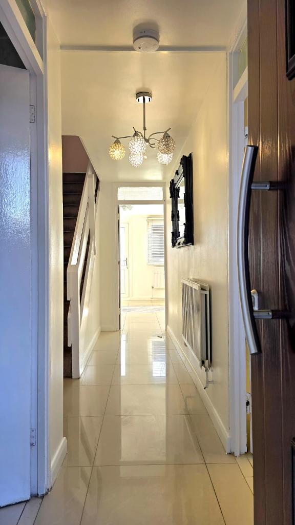 3 Bedroom Maisonette to Rent in London, E15 4HW