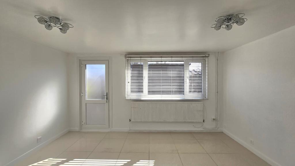 3 Bedroom Maisonette to Rent in London, E15 4HW