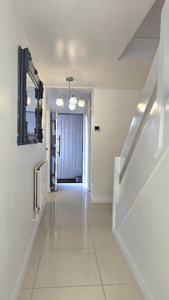 3 Bedroom Maisonette to Rent in London, E15 4HW