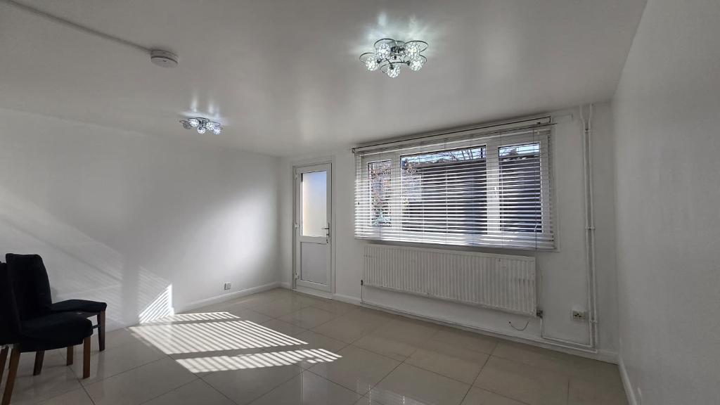 3 Bedroom Maisonette to Rent in London, E15 4HW