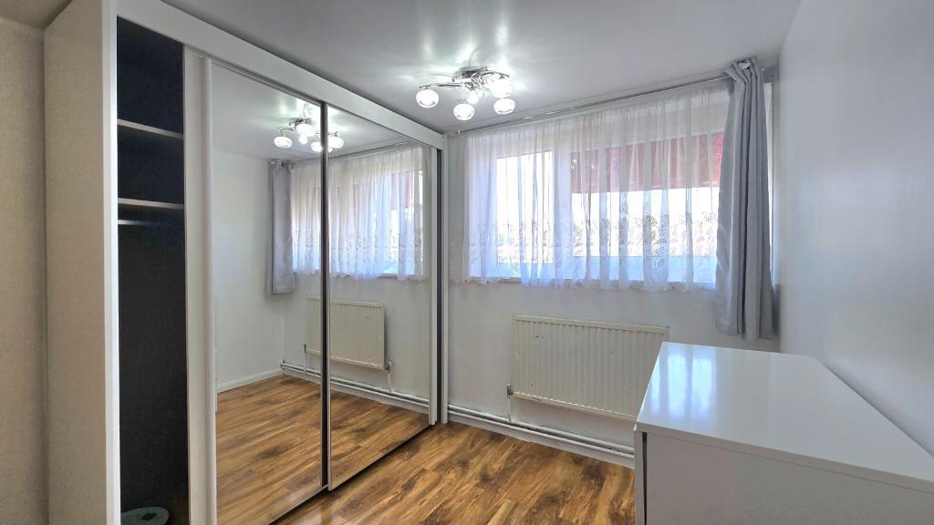 3 Bedroom Maisonette to Rent in London, E15 4HW