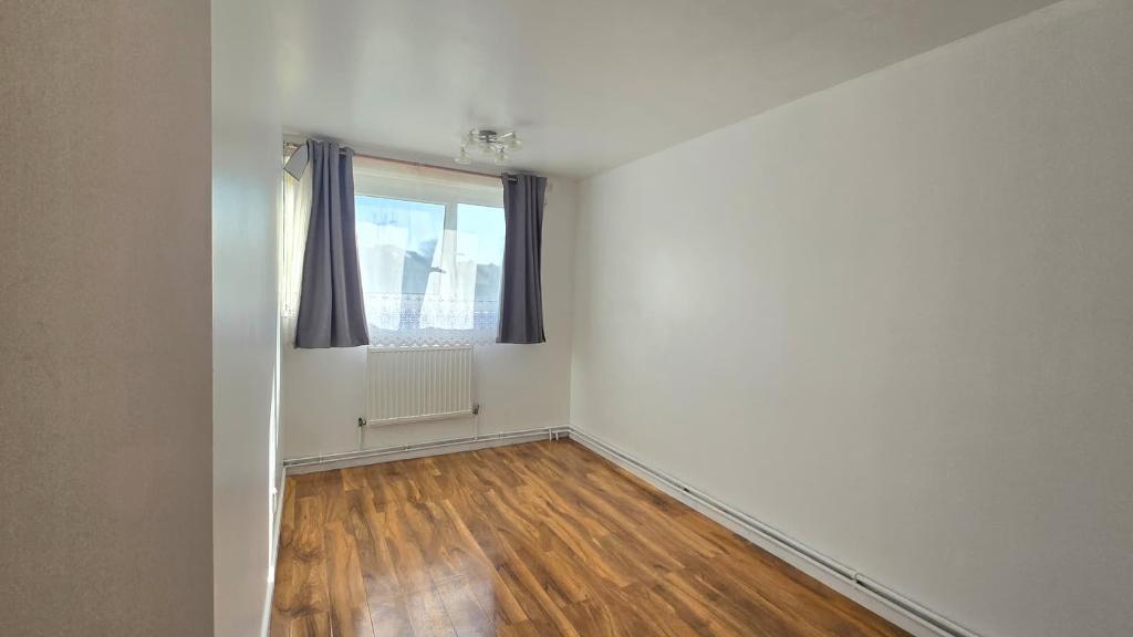 3 Bedroom Maisonette to Rent in London, E15 4HW