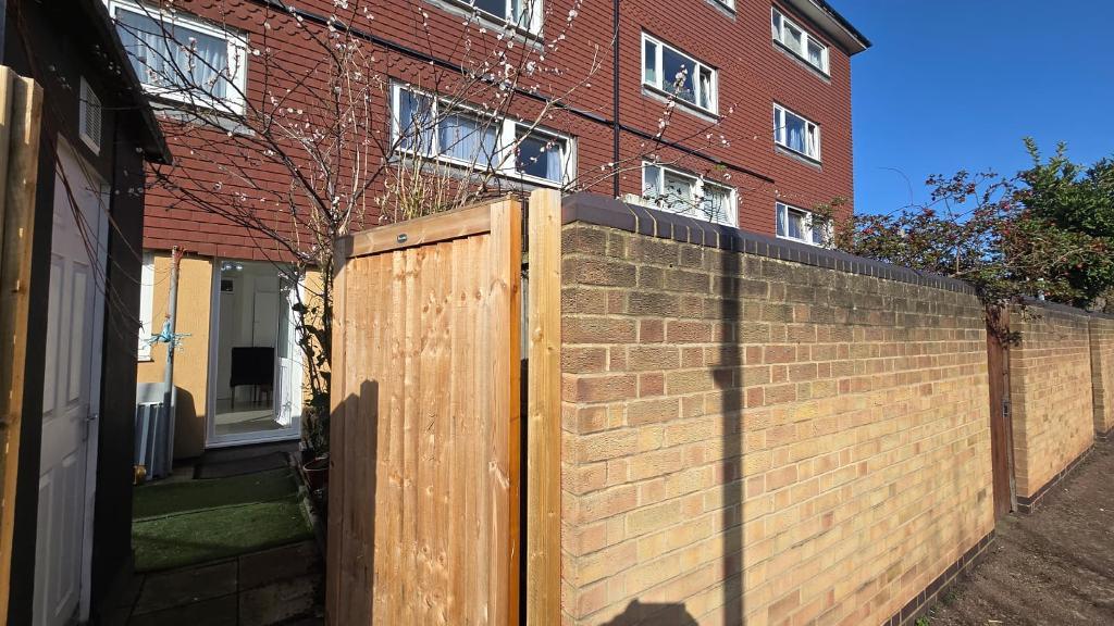 3 Bedroom Maisonette to Rent in London, E15 4HW