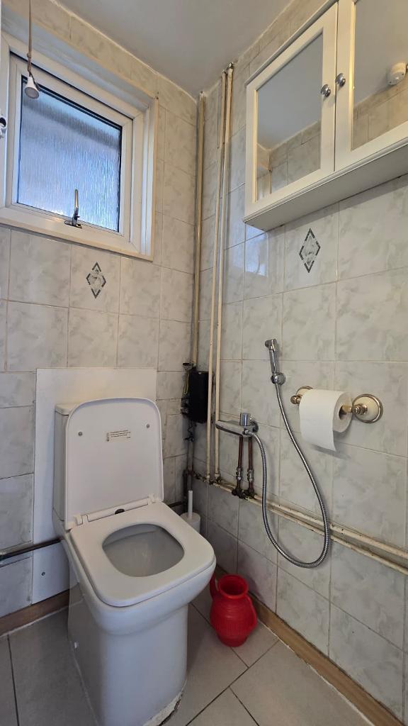 3 Bedroom Maisonette to Rent in London, E15 4HW