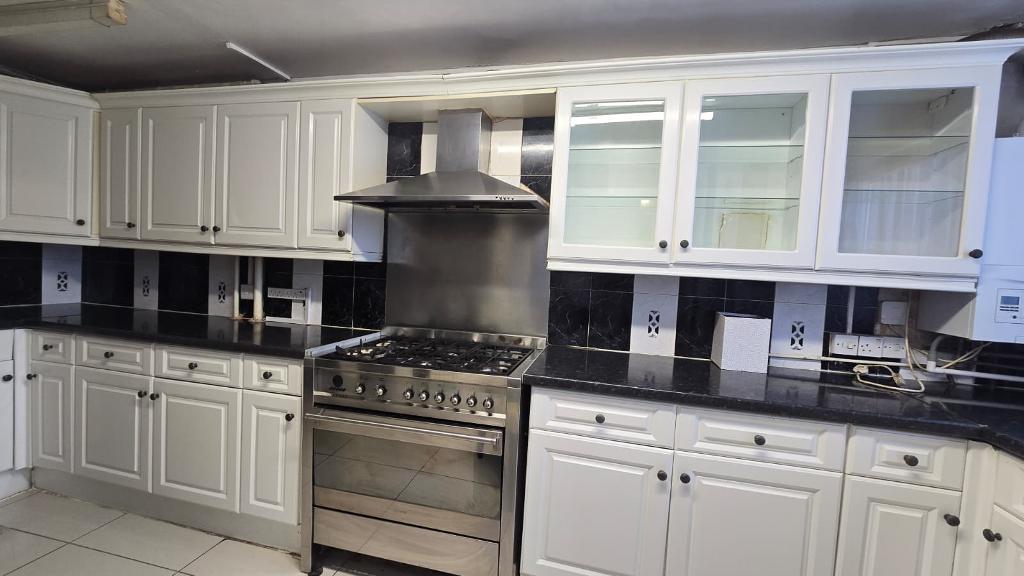 3 Bedroom Maisonette to Rent in London, E15 4HW