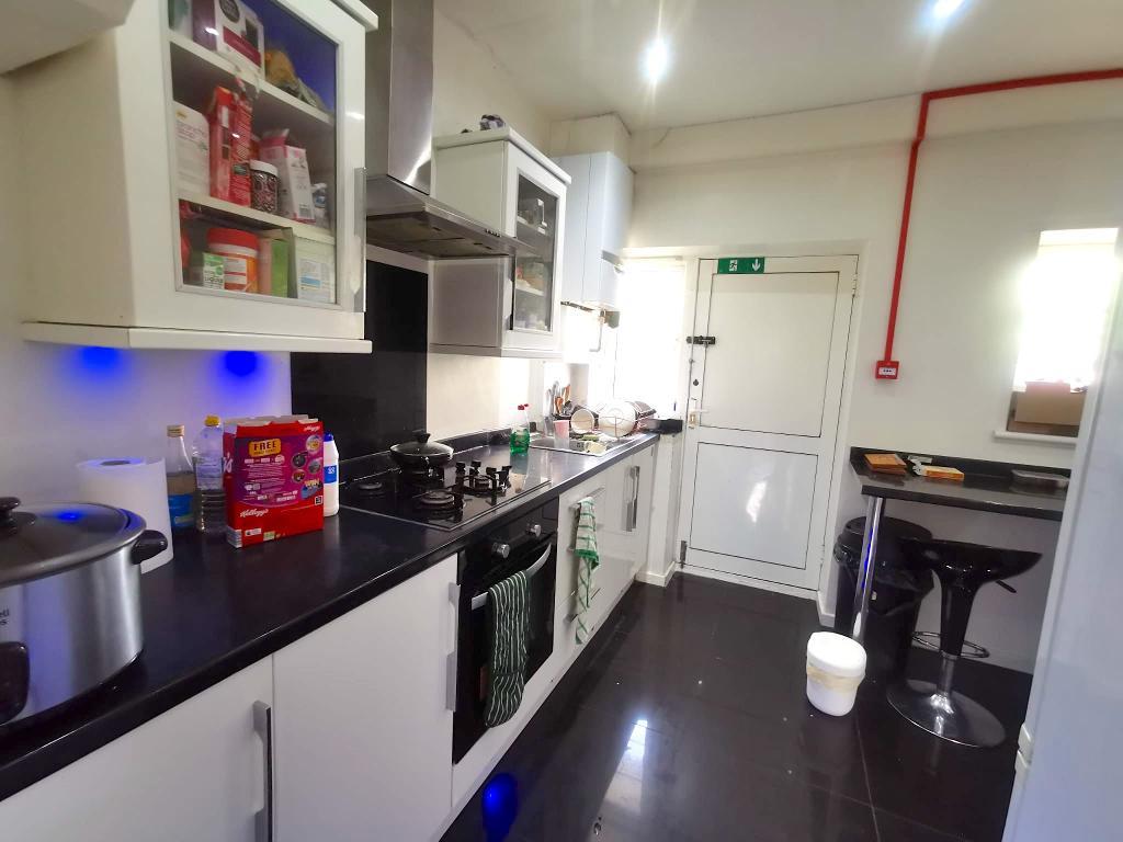 1 Bedroom House Share to Rent in London, E14 7SH