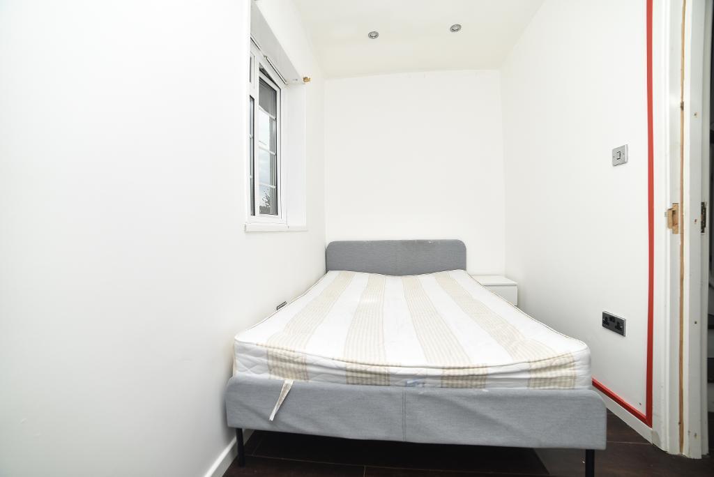 1 Bedroom House Share to Rent in London, E14 7SH