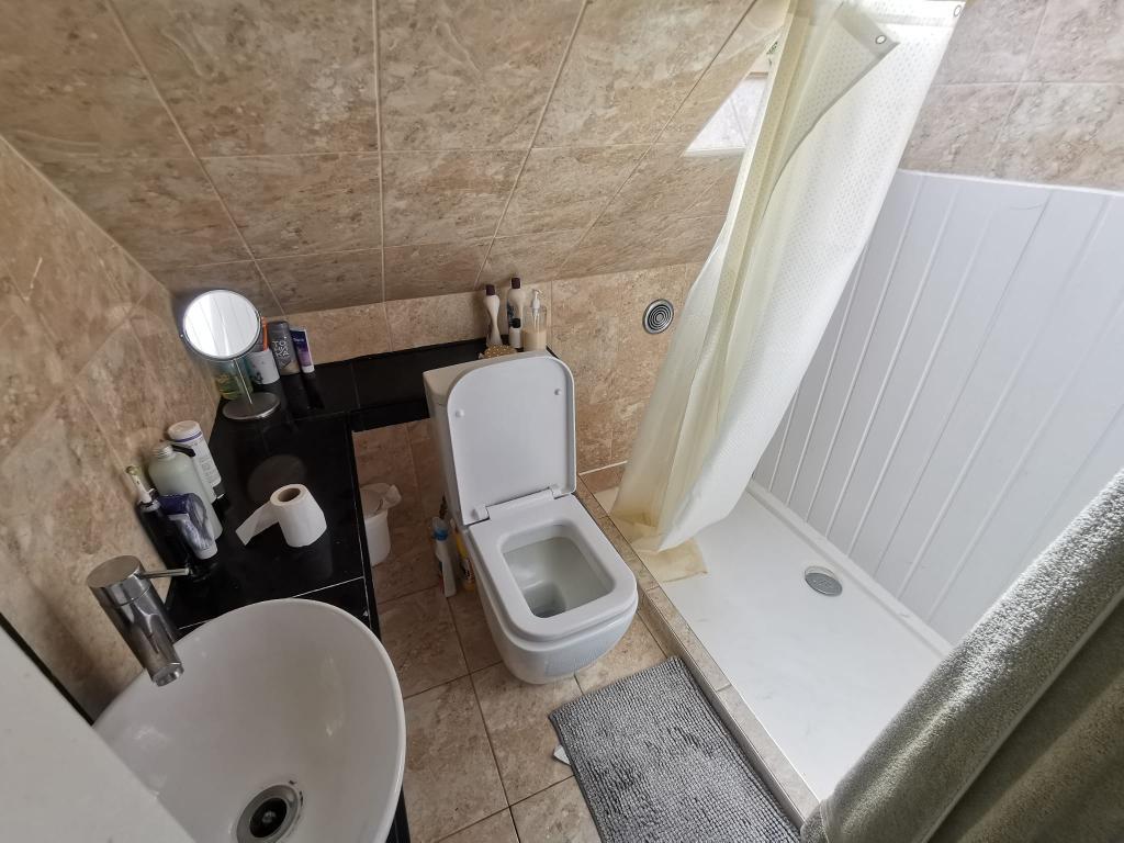 1 Bedroom House Share to Rent in London, E14 7SH