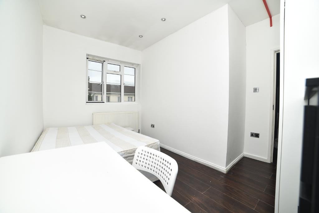 1 Bedroom House Share to Rent in London, E14 7SH