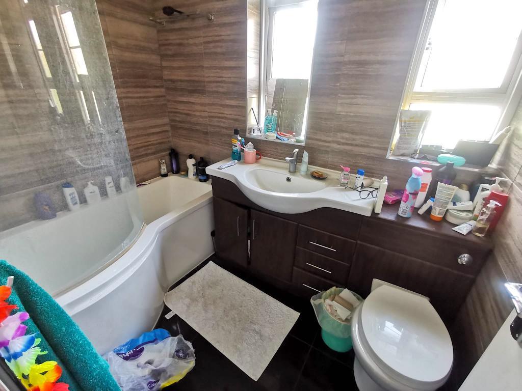 1 Bedroom House Share to Rent in London, E14 7SH