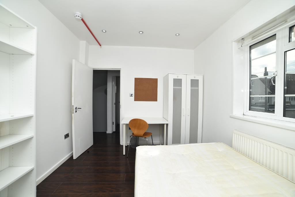 1 Bedroom House Share to Rent in London, E14 7SH