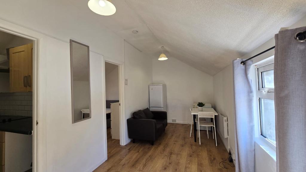 1 Bedroom Flat to Rent in London, E15 4DL