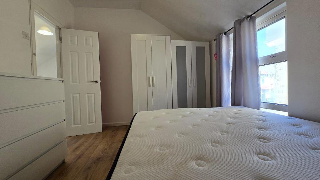 1 Bedroom Flat to Rent in London, E15 4DL