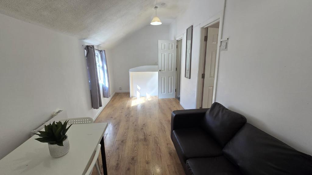 1 Bedroom Flat to Rent in London, E15 4DL