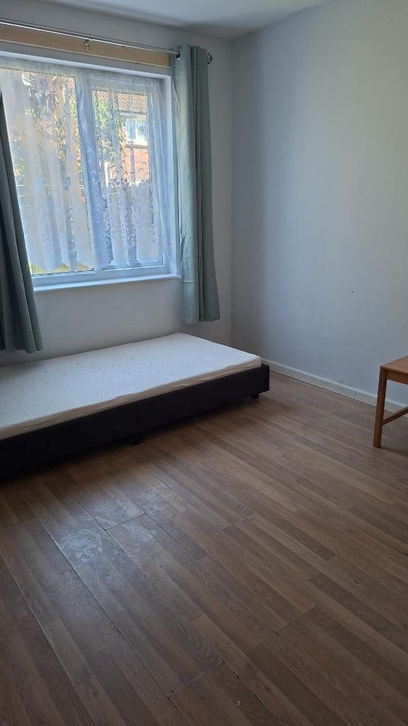 4 Bedroom End Terraced to Rent in London, E6 5RN