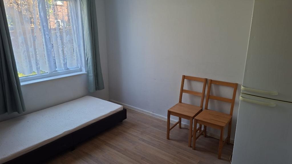 4 Bedroom End Terraced to Rent in London, E6 5RN