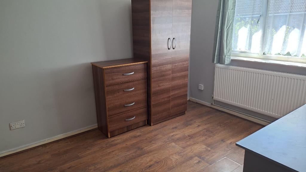 4 Bedroom End Terraced to Rent in London, E6 5RN