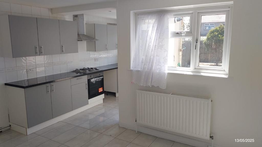 2 Bedroom Semi-Detached to Rent in London, RM8 3PJ