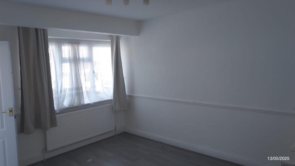 2 Bedroom Semi-Detached to Rent in London, RM8 3PJ