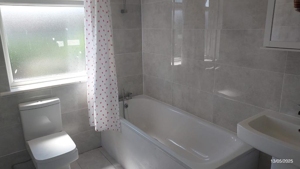 2 Bedroom Semi-Detached to Rent in London, RM8 3PJ