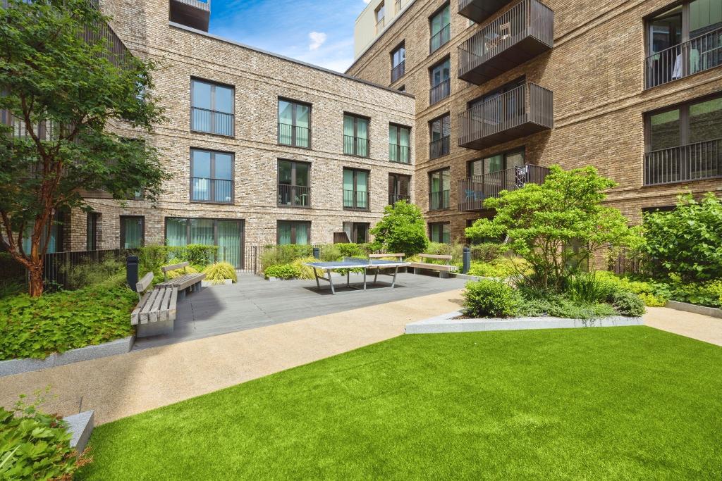 2 Bedroom Flat to Rent in London, E1 2GA