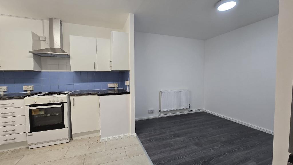 4 Bedroom Maisonette to Rent in London, E1W 3ER