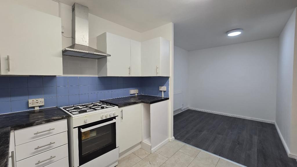 4 Bedroom Maisonette to Rent in London, E1W 3ER