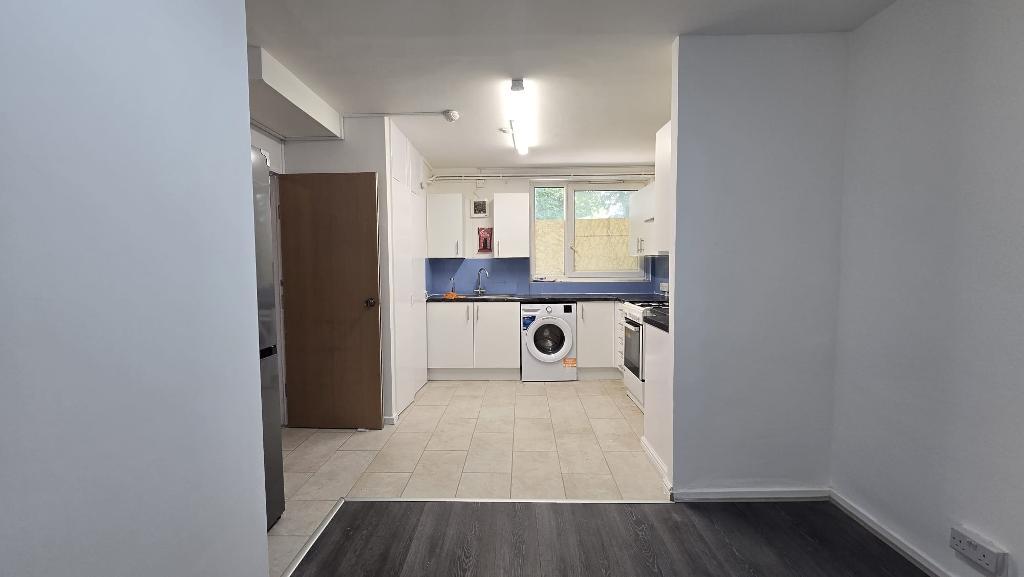 4 Bedroom Maisonette to Rent in London, E1W 3ER