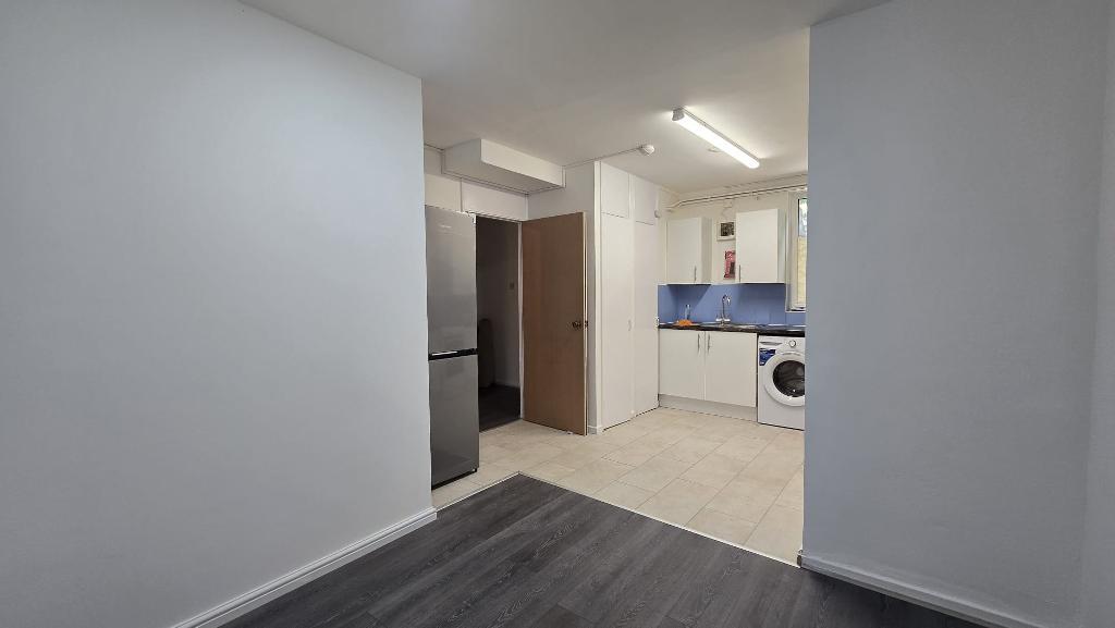 4 Bedroom Maisonette to Rent in London, E1W 3ER