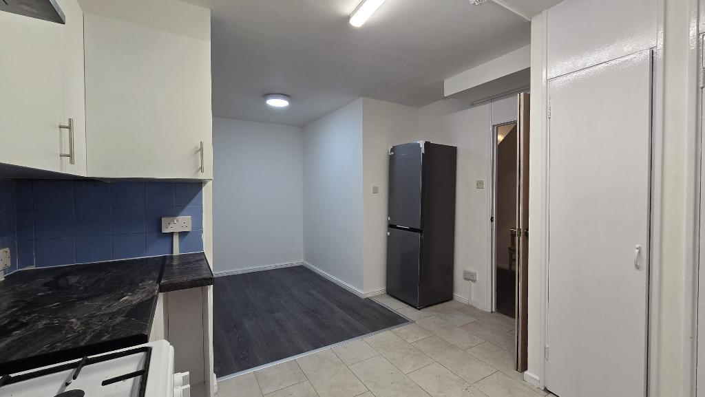 4 Bedroom Maisonette to Rent in London, E1W 3ER