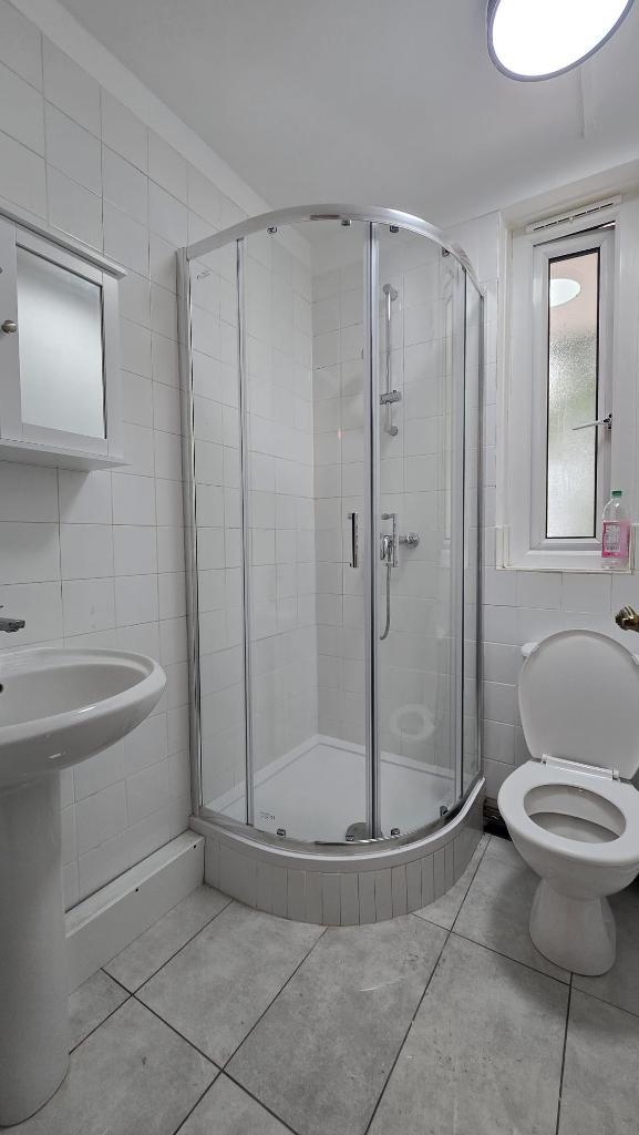 4 Bedroom Maisonette to Rent in London, E1W 3ER
