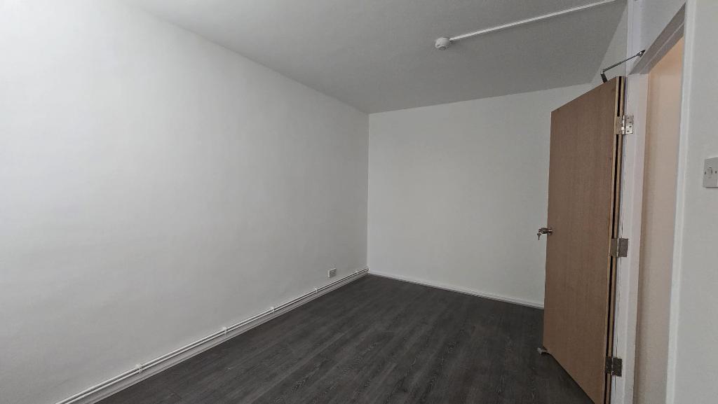 4 Bedroom Maisonette to Rent in London, E1W 3ER