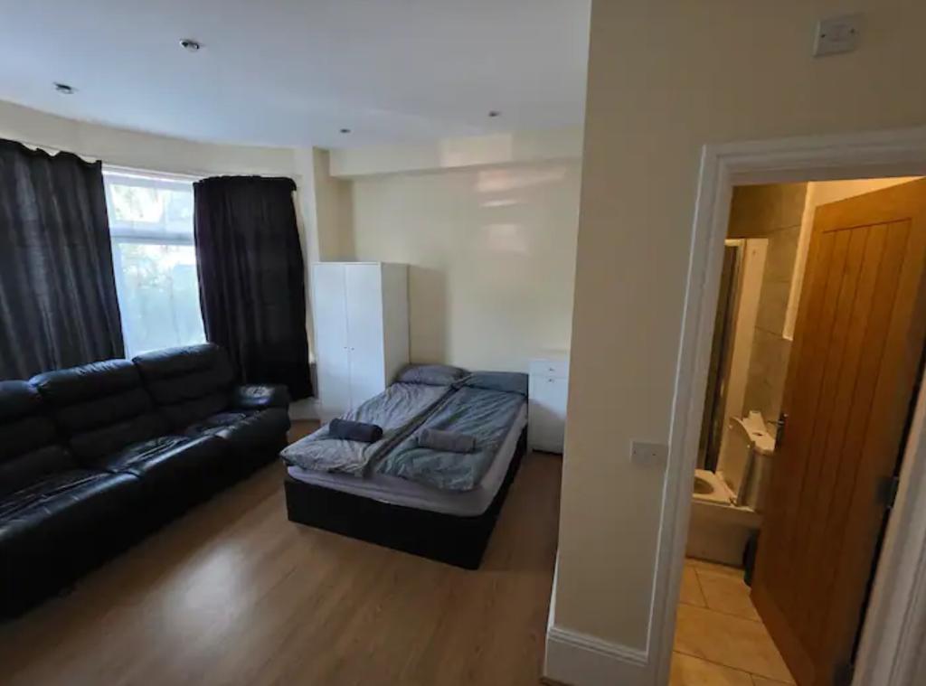 7 Bedroom Semi-Detached to Rent in London, IG1 4AR